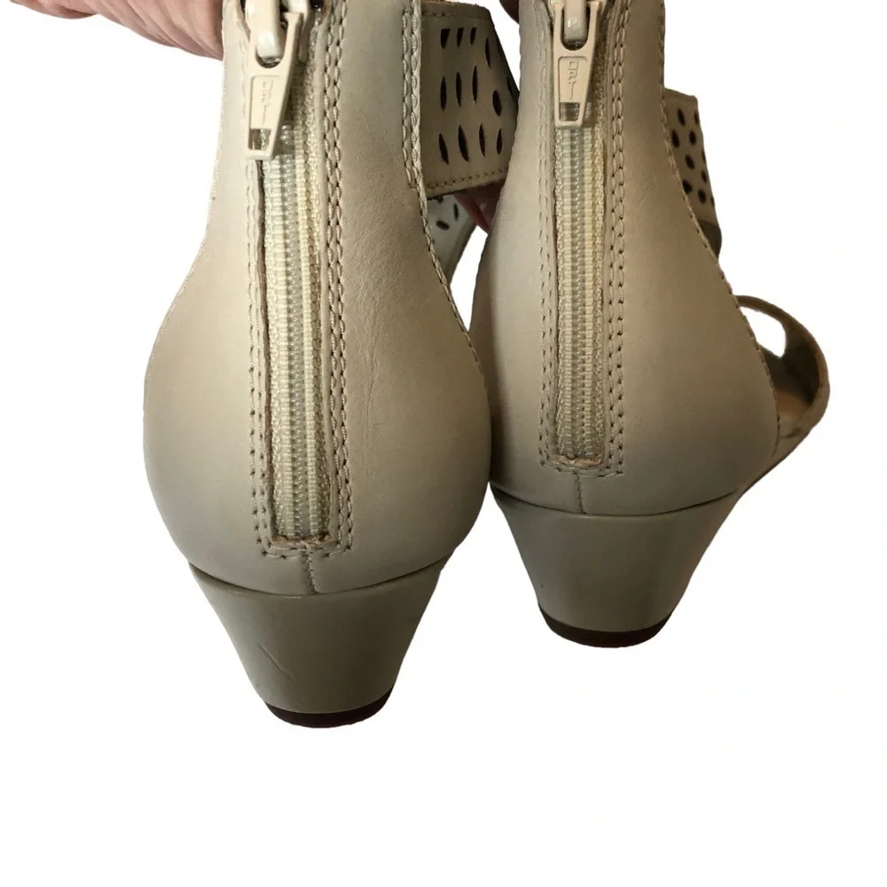 Collection by Clark’s. Abigail Ruby in Ivory. Perforated leather‎ wedges. 8.5